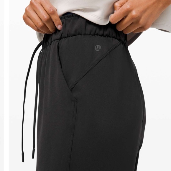 NWOT Feb 2022 Lululemon Keep Moving Crop *High Rise, 23" - Picture 4 of 10